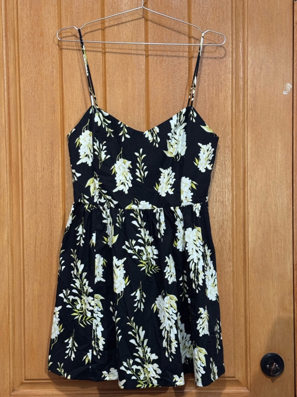 H&M Black/white Floral Spaghetti-Strap Mini Dress. Large PiT 19-20, L 37” NWT
